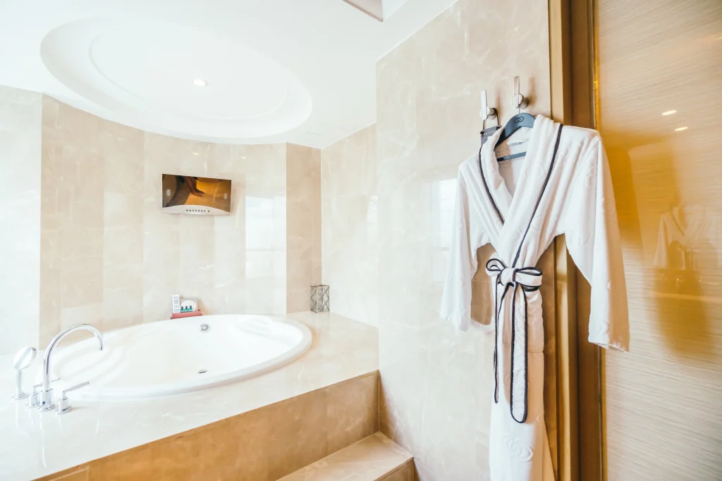 luxury bathroom remodeling contractors